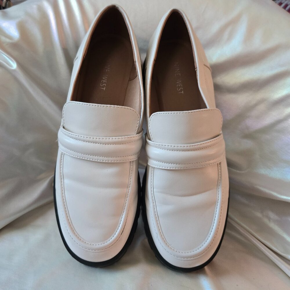 Nine West White Loafers with Black Soles 90s Slip On Dress Shoes 11 US Shoe EUC - Picture 3 of 16